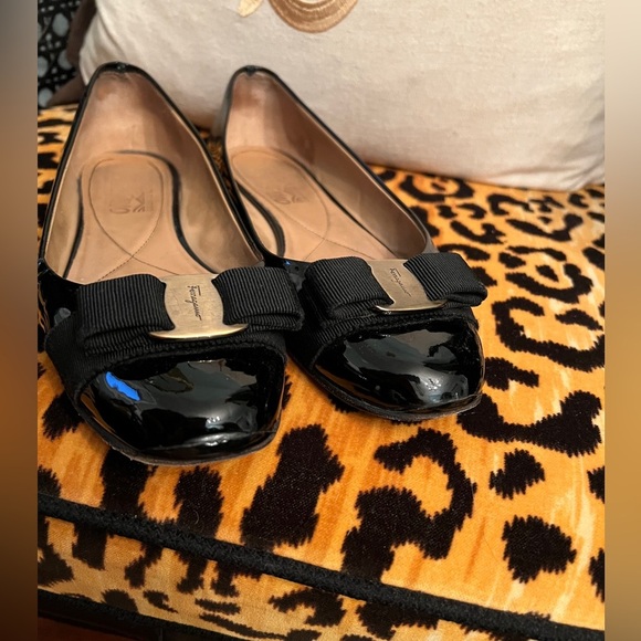 FERRAGAMO Varina Patent Calf Leather Black Ballerina Flats Classic Bow Ballet - Picture 4 of 8